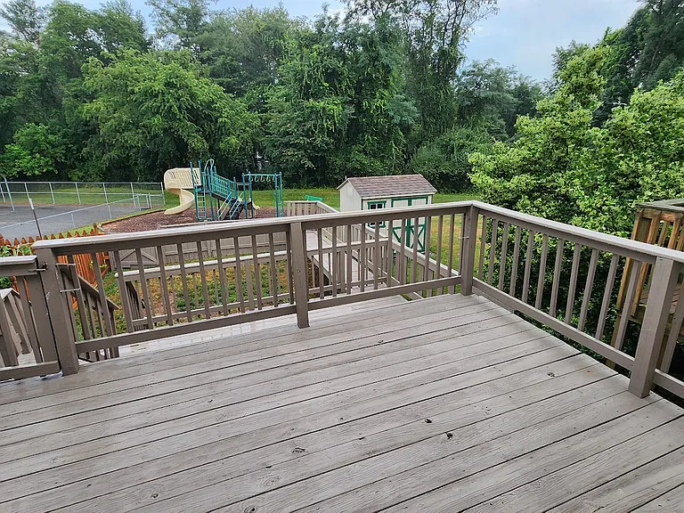 237 Alymer Ct — Photo 21
