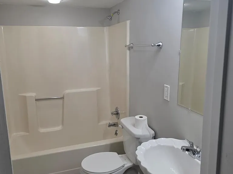6501 Royal Oaks Dr #BASEMENT ONLY — Photo 7