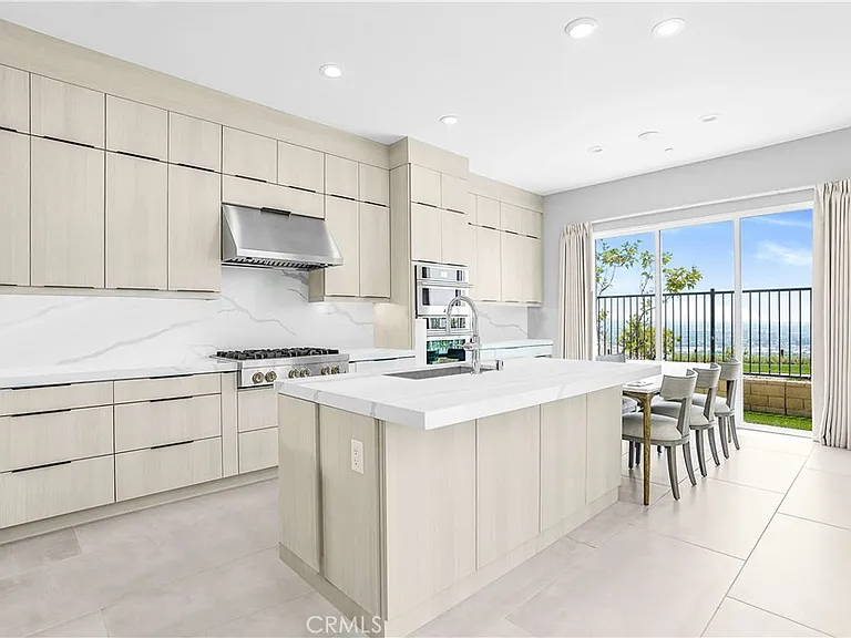 745 Aldea Dr — Photo 3