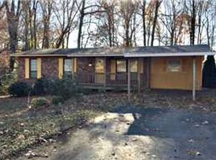 6075 Woodmont Dr, Tuscumbia, AL 35674