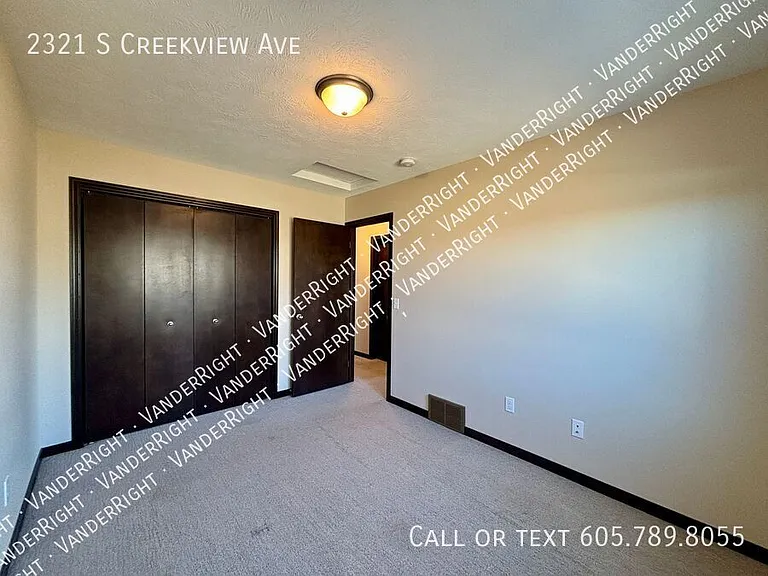 2321 S Creekview Ave — Photo 10