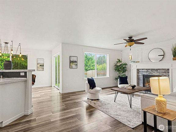 5th image of 19114 19th Avenue Ct E