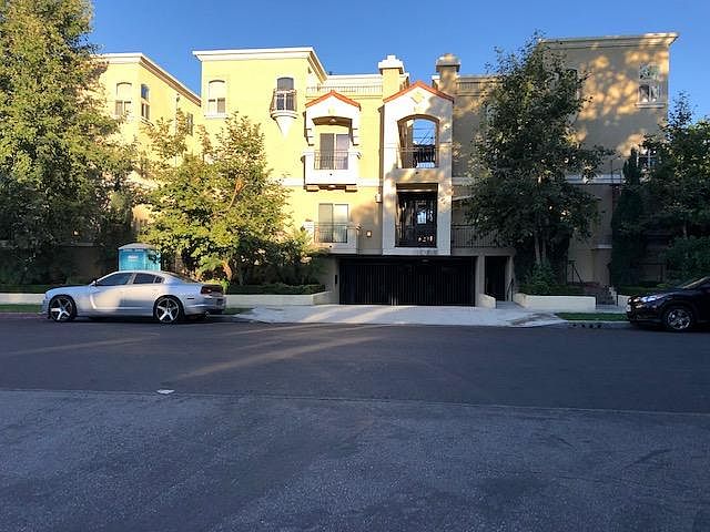 1st image of 5737 Camellia Ave Unit 115