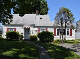 33 Dogwood Ln, Levittown, NY 11756