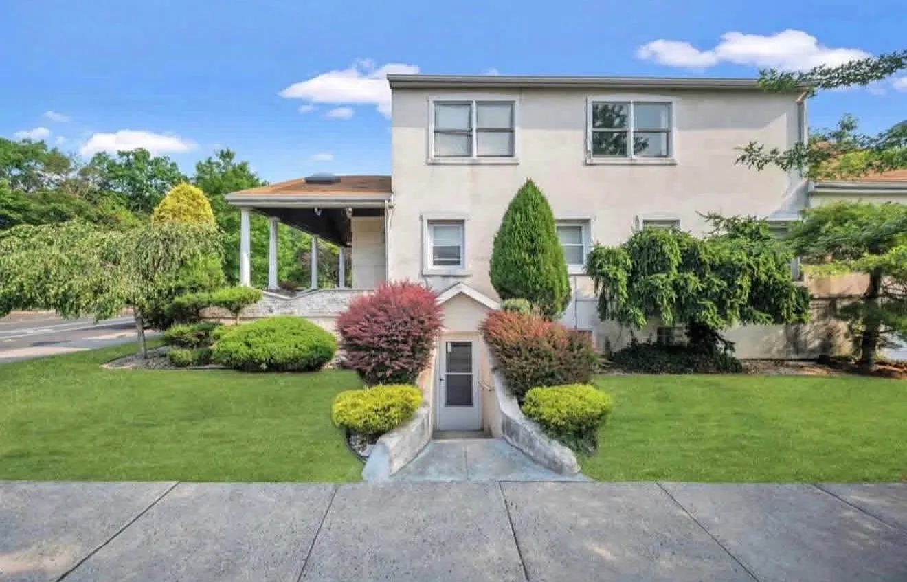 2 bed, $2,300 — Photo 1