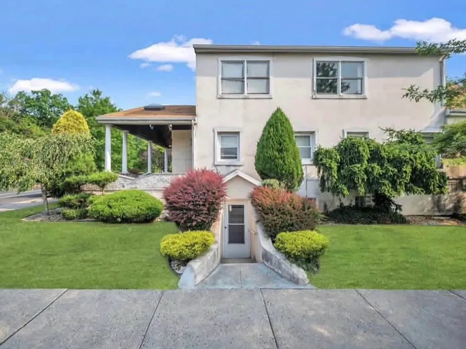81-59 Commonwealth Blvd #1