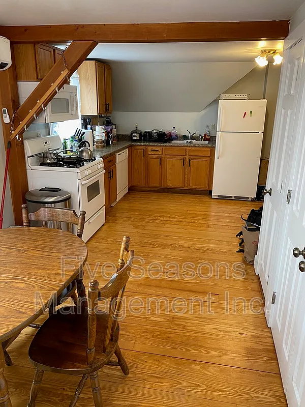 2 bed, 1.0 bath, 850 sqft, $2,200 — Photo 3