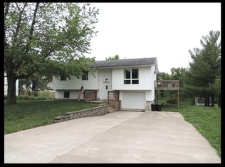 1306 W Bourke St, Macon, MO 63552