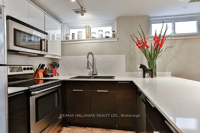 25 Love Cres #LOWER — Photo 13