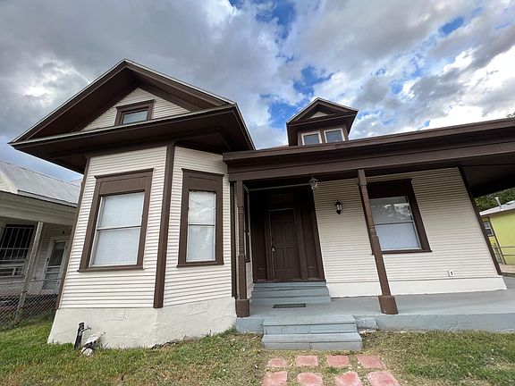 2nd image of 821 Leal St