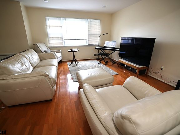 2nd image of 920 Everts Ave