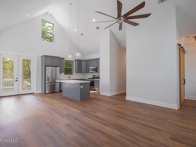 105 Eleanor Ave — Photo 8