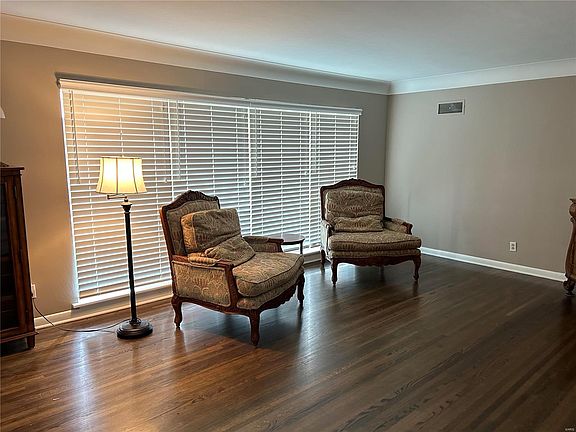4th image of 46 E Cardigan Dr