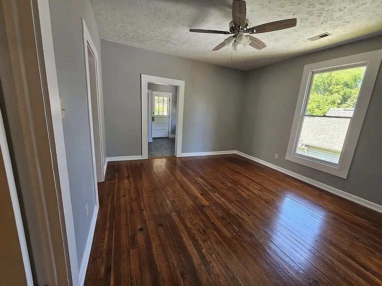 201 E Oklahoma Ave — Photo 16
