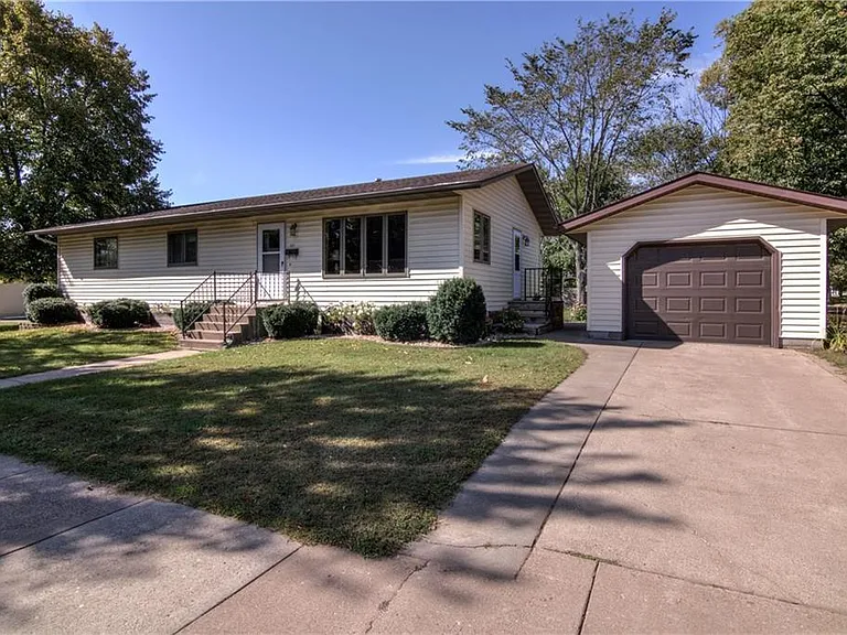 front of house and detached garage