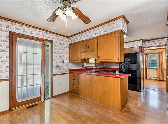4th image of 10124 Virginia Ave