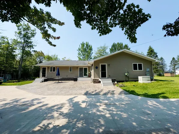 4201 Bermuda Ave, Sault Sainte Marie, MI 49783