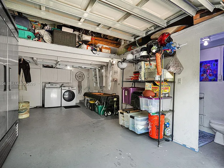 9325 NE 5th Ave — Photo 42