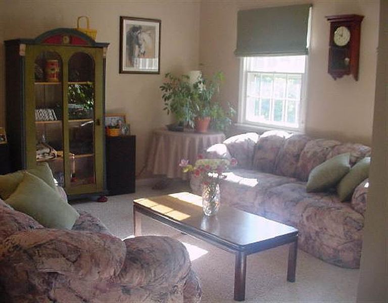 3rd image of 11 HEMLOCK Drive