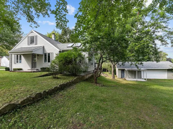 201 E Rowland St, New London, WI 54961