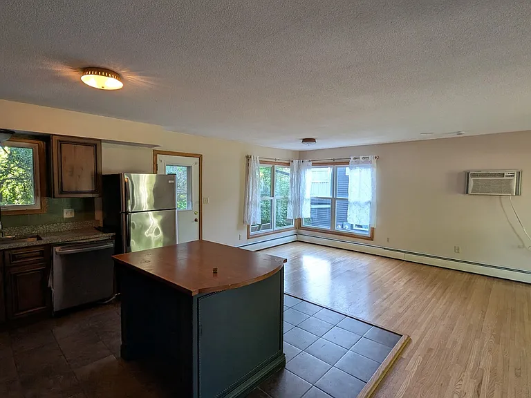 601 Clifford St #1 — Photo 5