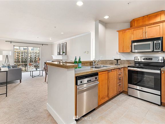 4th image of 123 Queen Anne Avenue N #601