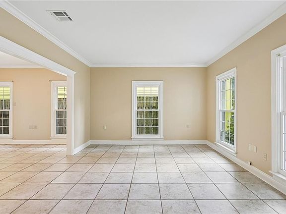 3rd image of 95 Versailles Blvd