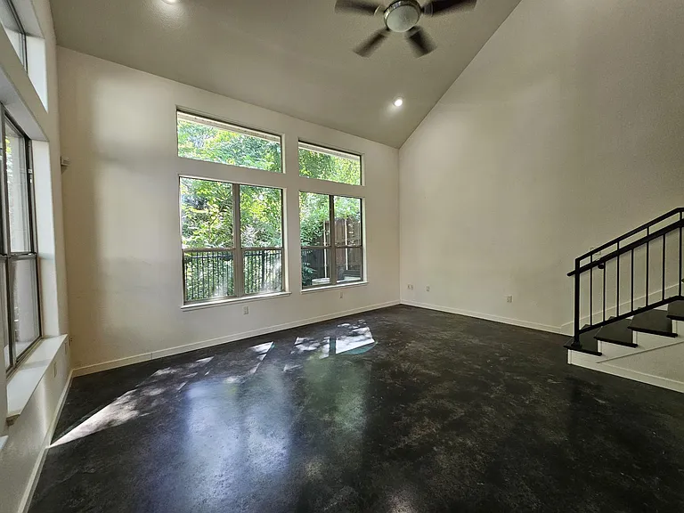 2528 Wedglea Dr — Photo 6