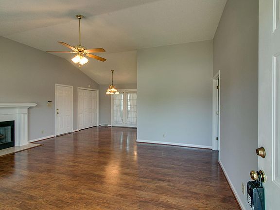 5th image of 2380 Ellsworth Dr