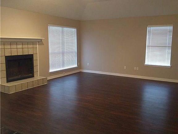 3rd image of 610 Buttercup Cir