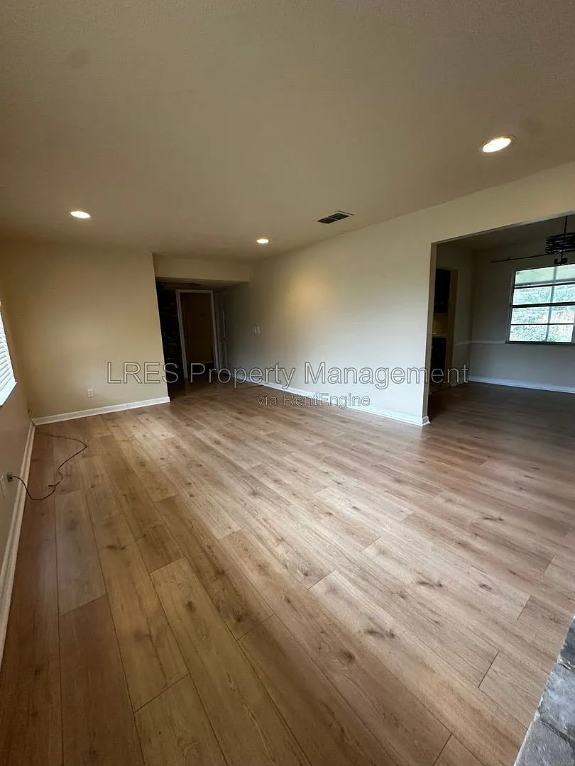 4 bed, 3.0 bath, 1835 sqft, $2,800 — Photo 3