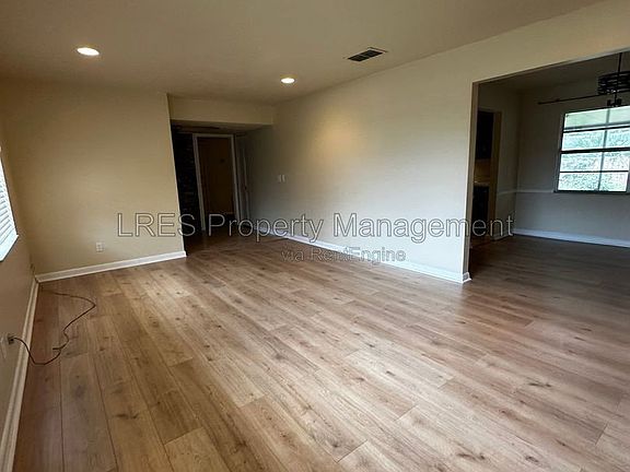 3rd image of 2719 Merrie Oaks Rd