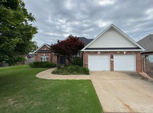 407 Lyndal Ln, Bentonville, AR 72712