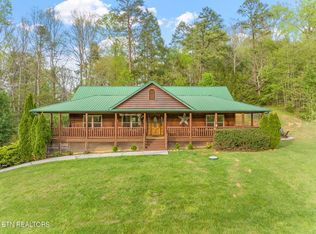 3355 Clear Valley Dr, Sevierville, TN 37862