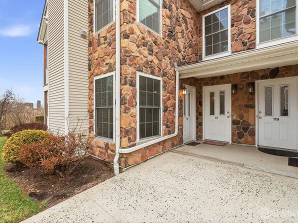 116 Chariot Ct, Piscataway, NJ 08854