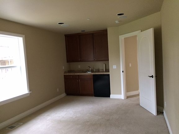 Bonus media room and webar !