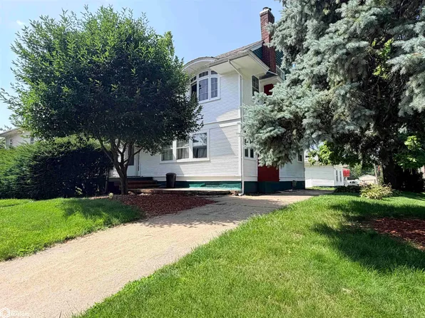 810 W Walnut St, Eldon, IA 52554