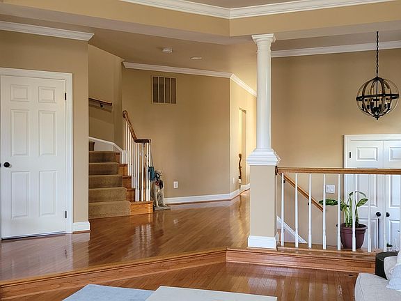 4th image of 10159 Castlewood Ln