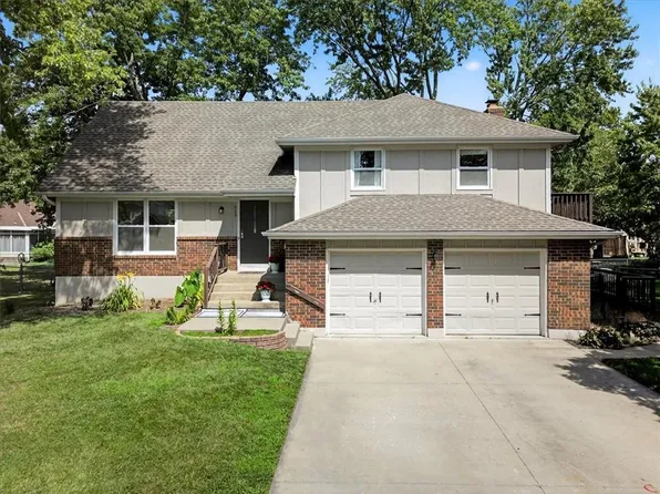 509 SE Bayberry Ln, Lees Summit, MO 64063