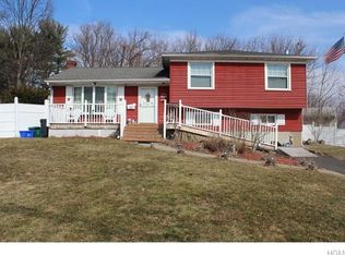 22 Poplar St, Nanuet, NY 10954