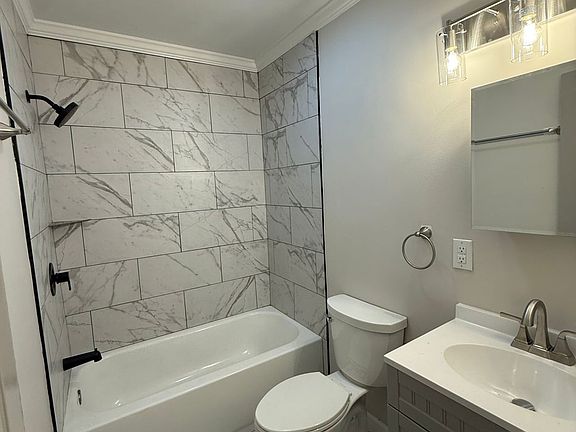 4th image of 108 Dukeland Dr #108