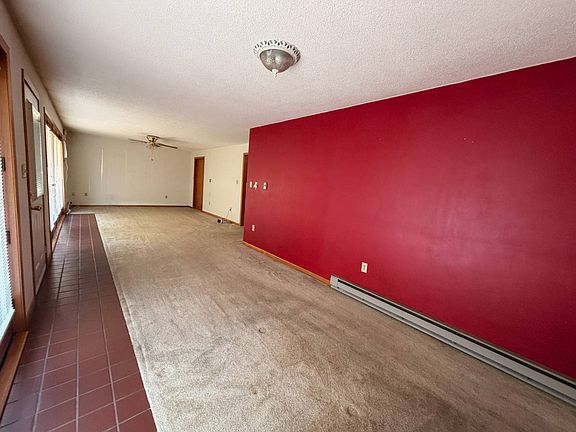 4th image of 102 NE Vine St