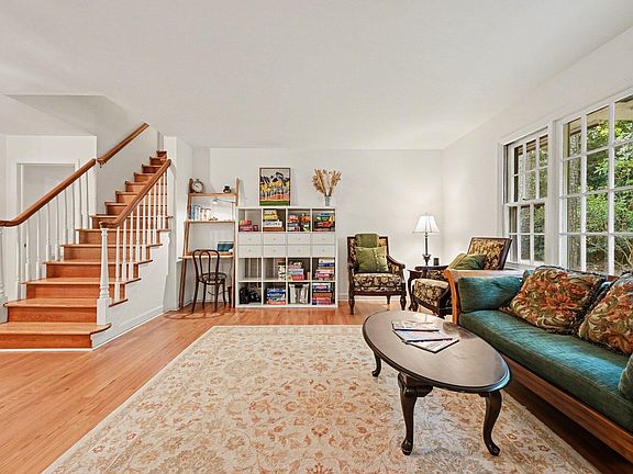 3rd image of 203 Wood Cir