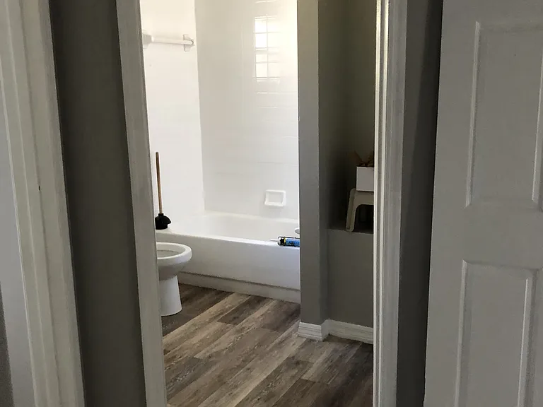 208 Tiffany Ct — Photo 5