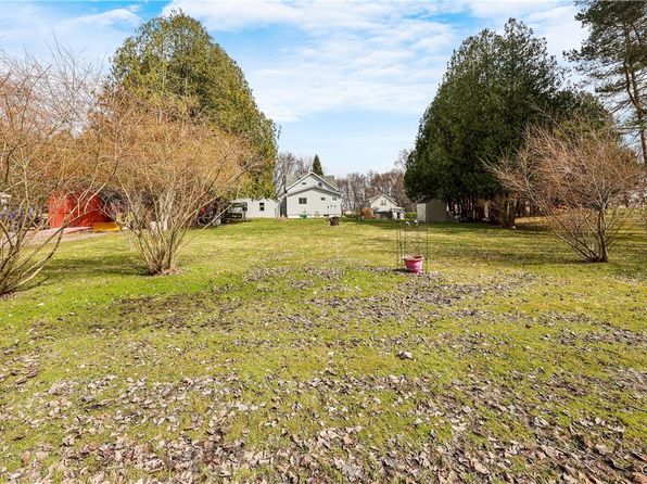 1045 Nelson Ave, Oneida, NY 13421