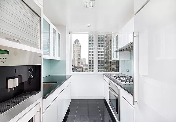 3rd image of 60 E 55th St APT 34A