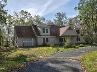 226 Well Rd, Greeley, PA 18425