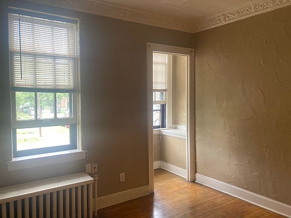 4th image of 1725 Van Dyke St #1