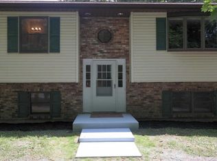 904 Lenape Ct, East Stroudsburg, PA 18302