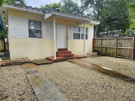 3rd image of 61 NE 67th St #1